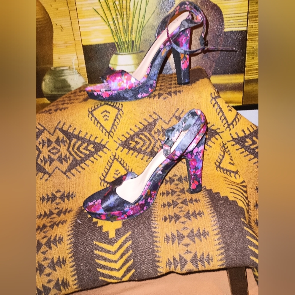 Ladies Retro Ankle Strap Platform Open Toe Heels - image 4